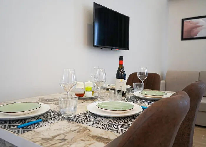 Delmar Apartments