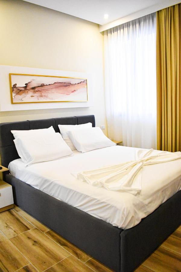 Delmar Apartment *